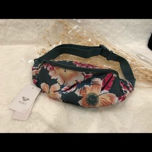 NWT Roxy Belt bag